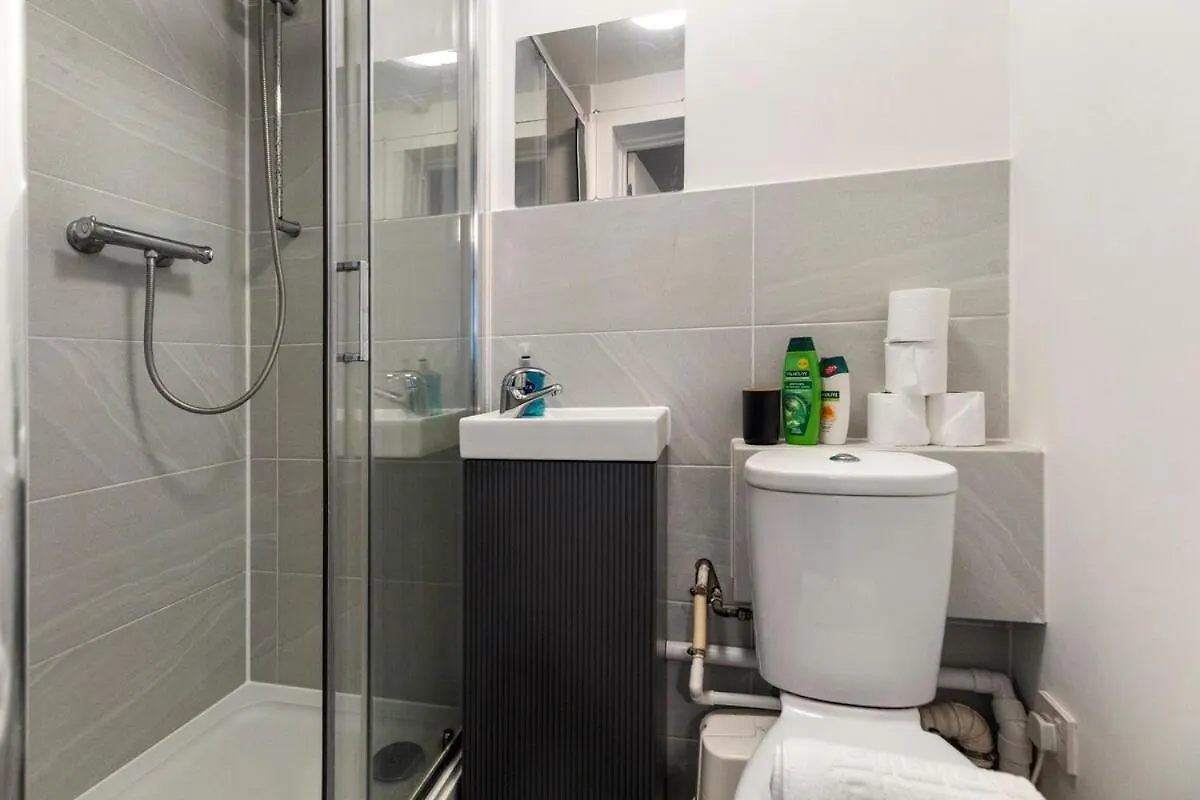 Cosy Gem Next Transport Easy Access Central 런던 아파트